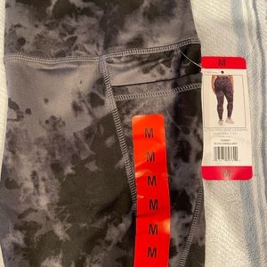 DANSKIN SIZE MEDIUM TIE DYE CRINKLE GREY YOGA PANTS W/POCKETS